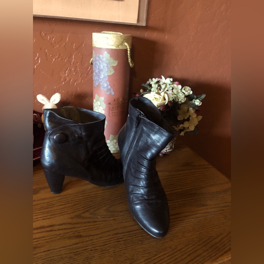 ✨REDUCED✨Eric Michael Ankle Boots